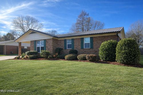 2049 Oakhurst Drive, Grenada, MS, 38901 | Card Image