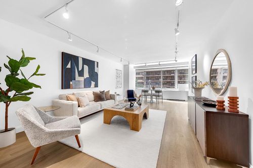 4-a-315 W 70th St, New York, NY, 10023-3573 | Card Image