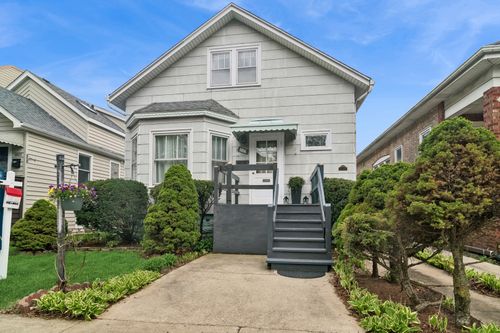 5027 W Ainslie Street, Chicago, IL, 60630 | Card Image