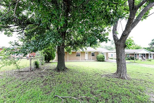 103 Wise St, Nocona, TX, 76255-3606 | Card Image