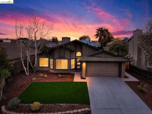 215 Spindrift Ct, Oakley, CA, 94561-2251 | Card Image