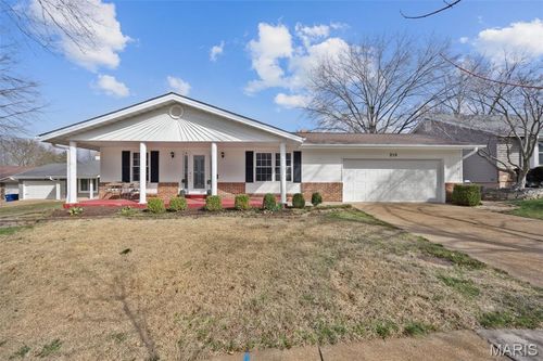 215 Straightoak Ct, Ballwin, MO, 63021-6566 | Card Image