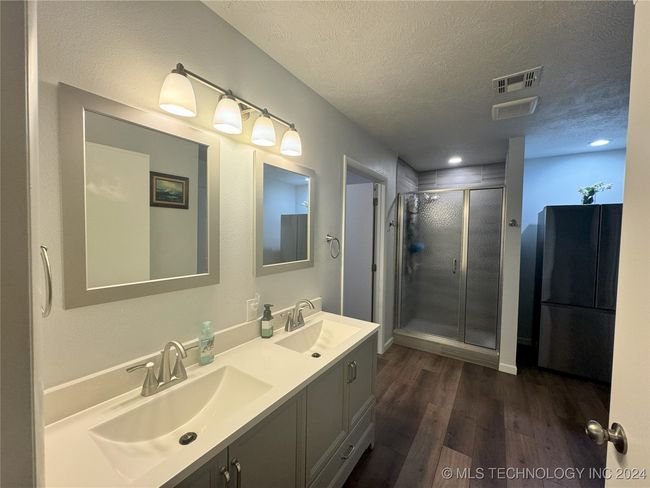 Primary Bathroom | Image 25