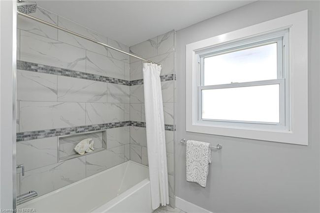 112 Wood St, House other with 5 bedrooms, 2 bathrooms and 4 parking in Brantford ON | Image 23