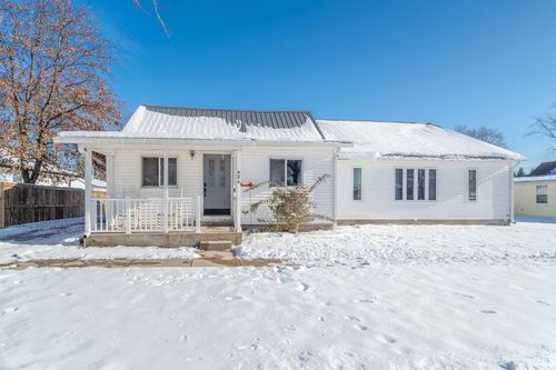 606 S Wood St, Brookston, IN, 47923-8452 | Card Image