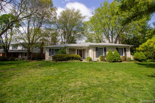 4271 Brandywyne Dr, Troy, MI, 48098-4277 | Card Image