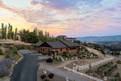 54 Shade Tree Ln, Wenatchee, WA, 98801-2564 | Card Image