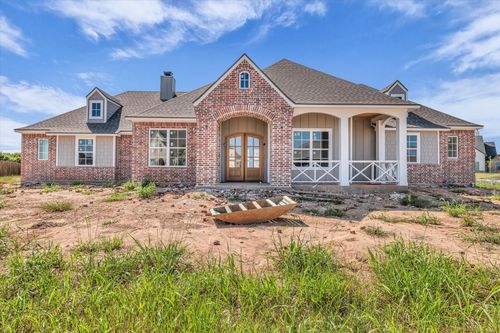 100 Victors Cir, Mcgregor, TX, 76657-5502 | Card Image