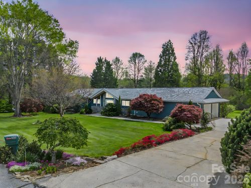 200 Conde Place, Hendersonville, NC, 28739 | Card Image