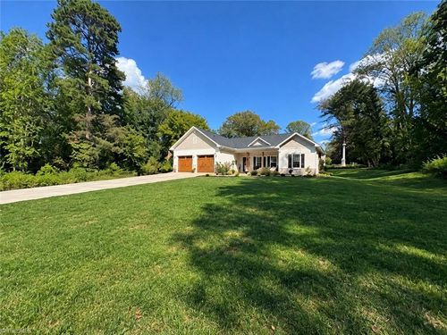 110 N Pineland Ave, Jonesville, NC, 28642-2641 | Card Image