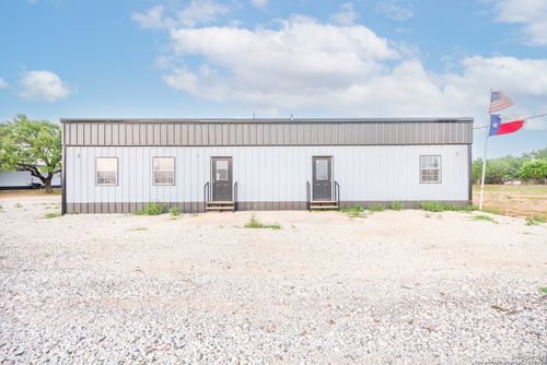 3215 Zanderson Ave, Jourdanton, TX, 78026-3101 | Card Image
