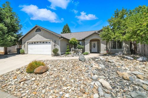 2072 Button Pl, Redding, CA, 96002-2811 | Card Image