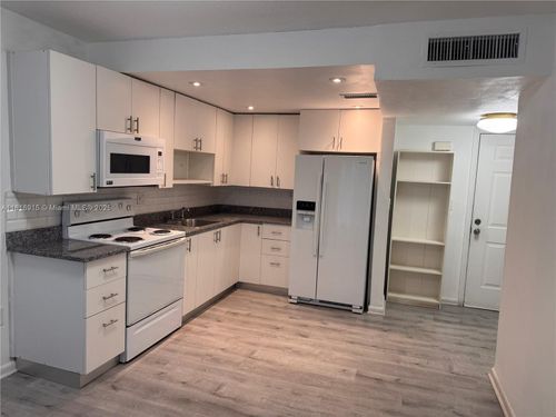 apt-303-677 Sw 9th Ave, Miami, FL, 33130-3238 | Card Image