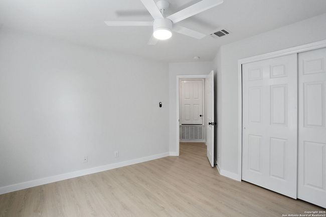 9814 Shawnee Blf, House other with 4 bedrooms, 2 bathrooms and null parking in Converse TX | Image 20