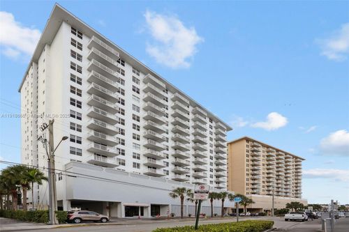 apt-11f-427 Golden Isles Dr, Hallandale Beach, FL, 33009-7545 | Card Image