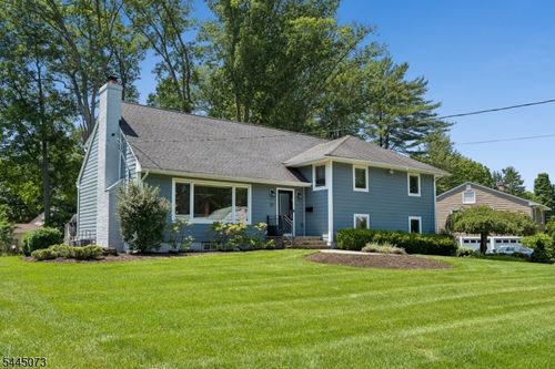 27 Shadowlawn Dr, Livingston, NJ, 07039-3215 | Card Image