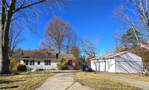 4949 Palmetto Dr, Geneva, OH, 44041-9438 | Card Image