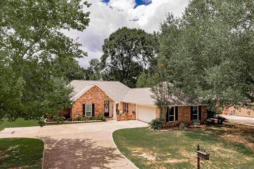 7382 Lake Meadow Dr, Denham Springs, LA, 70706-1907 | Card Image