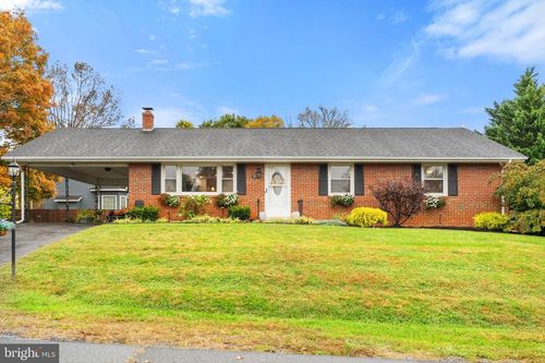 204 E 17th St, FRONT ROYAL, VA, 22630-4123 | Card Image