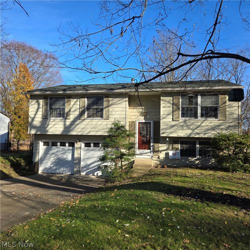 511 Suzanne Dr, Kent, OH, 44240-1935 | Card Image
