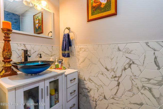Bathroom (2) | Image 8