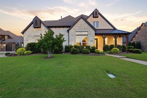 642 Sheldon Dr, Trophy Club, TX, 76262-1800 | Card Image