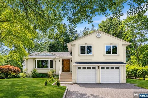111 Ramille Ct, Paramus, NJ, 07652-5313 | Card Image