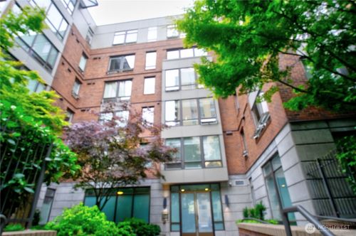 apt-209-4547 8th Ave Ne, Seattle, WA, 98105-6704 | Card Image