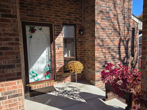 943 Mockernut Ct, Columbus, IN, 47201-8988 | Card Image