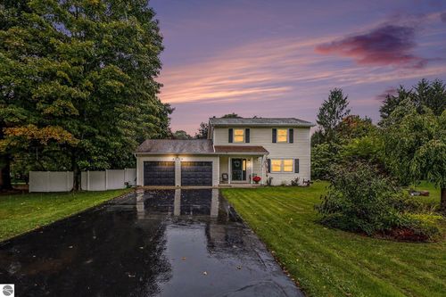8124 S Shoreside Dr, Traverse City, MI, 49684-9566 | Card Image