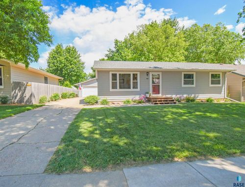 5108 E 17th St Street, Sioux Falls, SD, 57110 | Card Image