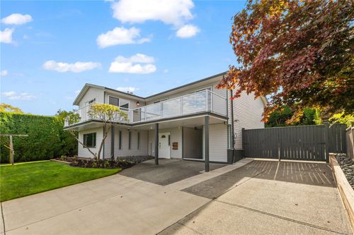 724 Galerno Rd, Campbell River, BC, V9W5J3 | Card Image