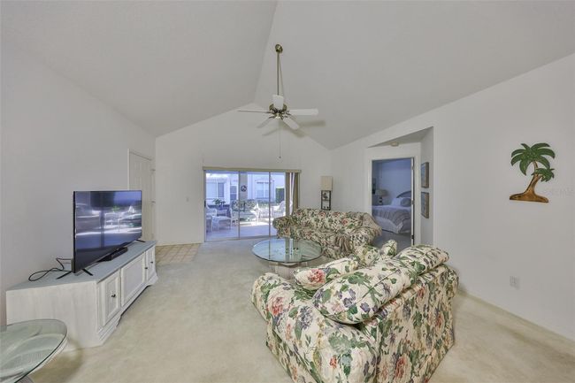 1140 - 1140 Golfview Woods Dr, Condo with 2 bedrooms, 2 bathrooms and null parking in SUN CITY CENTER FL | Image 8