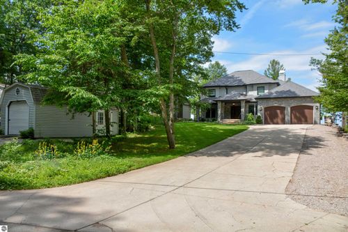 5568 Lakeview Dr, Interlochen, MI, 49643-9598 | Card Image