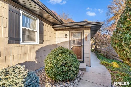 137 N Douglas Ave, Springfield, IL, 62702-4813 | Card Image