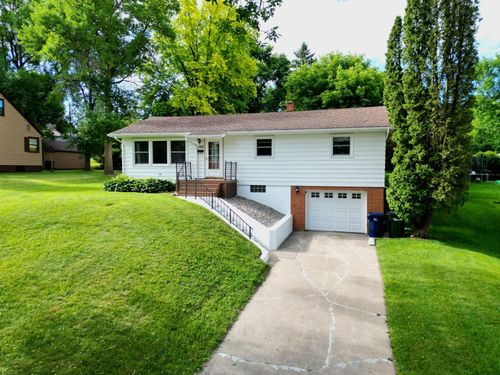 120 E Douglas Ave, Fergus Falls, MN, 56537-3509 | Card Image