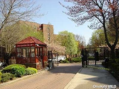 2D - 150-30 71 Avenue, Home with 1 bedrooms, 1 bathrooms and 802 parking in Kew Garden Hills NY | Image 1