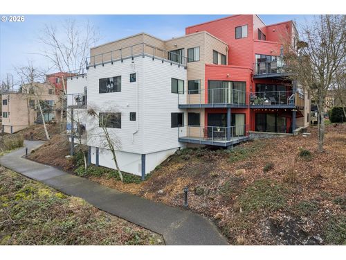 b7-620 Nw Naito Pkwy, Portland, OR, 97209-3721 | Card Image