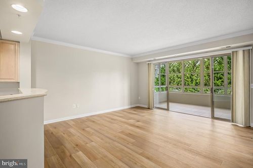 unit-303-19350 Magnolia Grove Sq, LEESBURG, VA, 20176-8492 | Card Image
