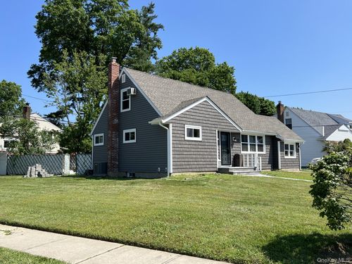 7 Mindy Ln, Westbury, NY, 11590-1649 | Card Image