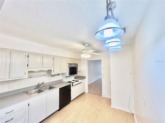 UNIT-60 - 11200 102 Nd Ave, Condo with 2 bedrooms, 2 bathrooms and null parking in SEMINOLE FL | Image 9
