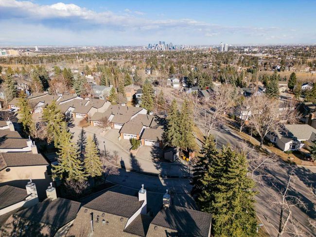 33 - 448 Strathcona Dr Sw, Townhouse with 3 bedrooms, 4 bathrooms and 4 parking in Calgary AB | Image 48