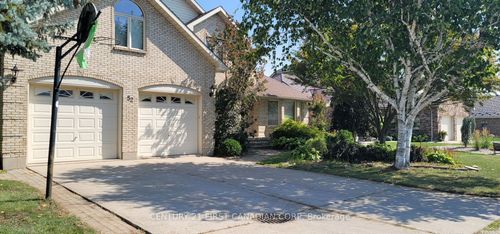 52 Mckee Rd, Wallaceburg, ON, N8A5G3 | Card Image