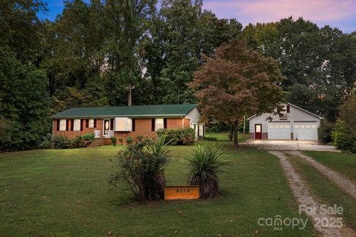 8110 Squirrel Hill Ln, Denver, NC, 28037-8689 | Card Image