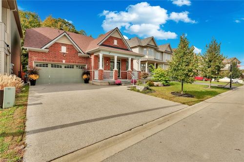 8541 Sweet Chestnut Dr, Niagara Falls, ON, L2H0N1 | Card Image
