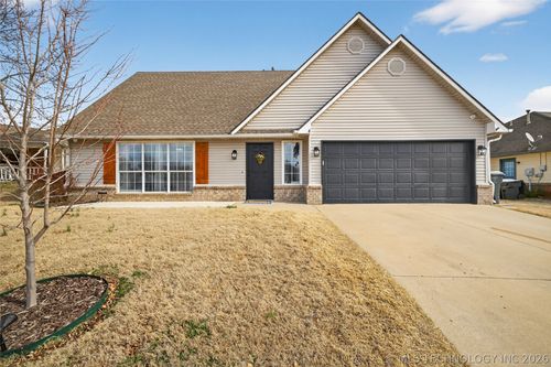 2500 Wolf Run Dr, Claremore, OK, 74019-3517 | Card Image