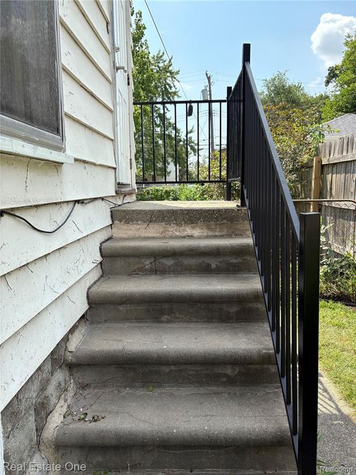 319 W Parent Ave, Royal Oak, MI, 48067-3177 | Card Image