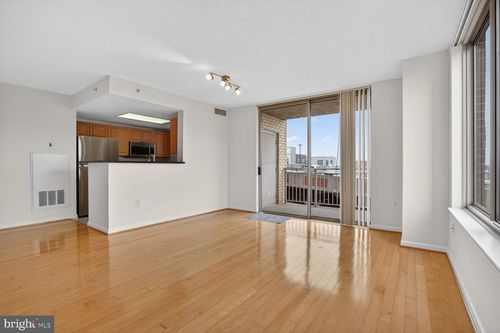 apt-619-2726 Gallows Rd, VIENNA, VA, 22180-7145 | Card Image