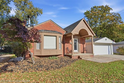 702 Butternut Ave, Royal Oak, MI, 48073-3204 | Card Image