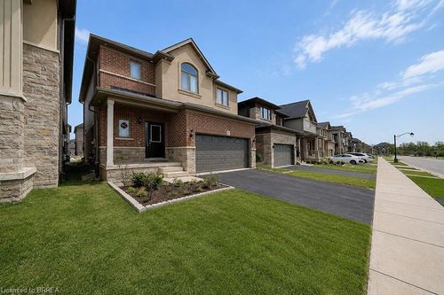 lower-31 Mair Ave, Brantford, ON, N3T0T2 | Card Image